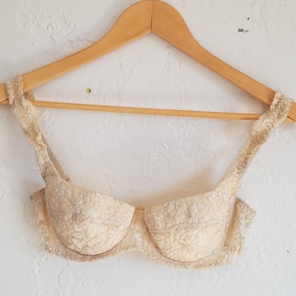 La Perla Other - Vintage La Perla Sz 38 C Lace Bra GUC